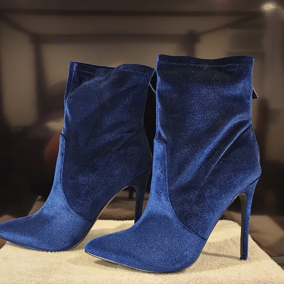 Heeled boots - Picture 2 of 3